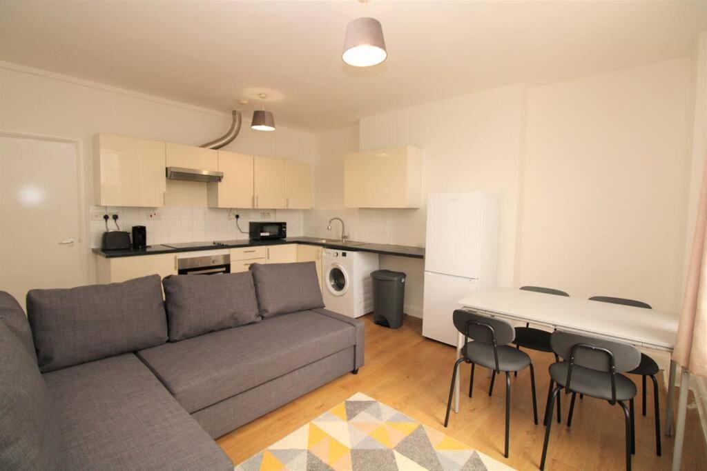 Ideal 2 Bed Flat Close To City Apartment London Exterior photo