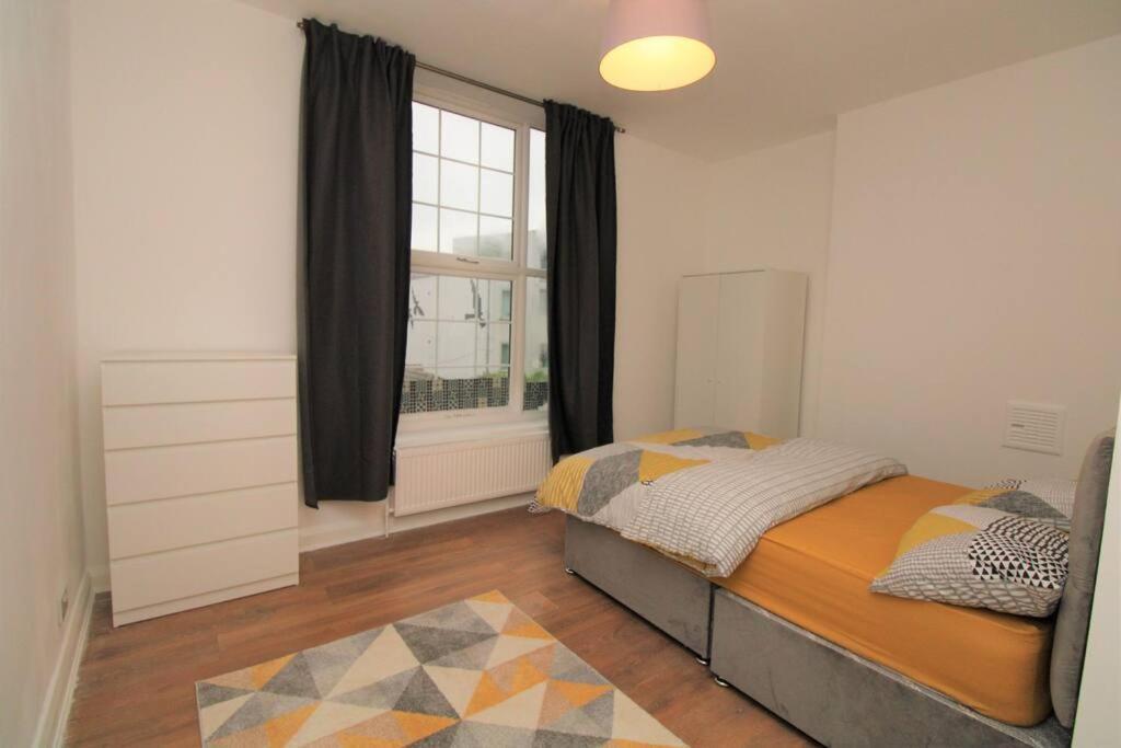 Ideal 2 Bed Flat Close To City Apartment London Exterior photo