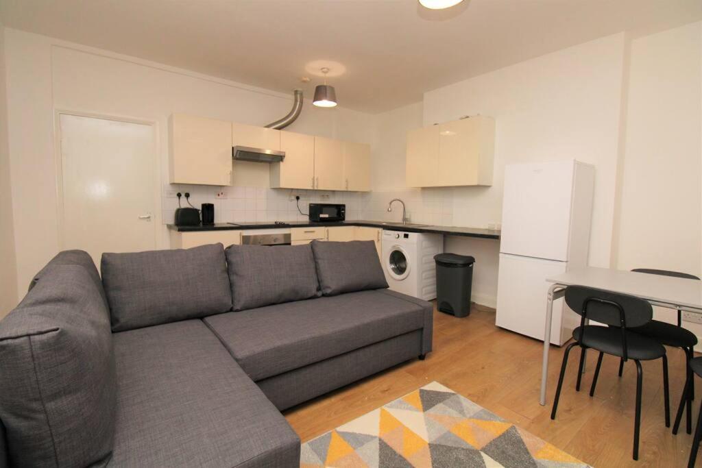 Ideal 2 Bed Flat Close To City Apartment London Exterior photo